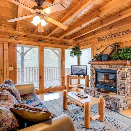 Secret Romance, 2 Bedrooms, Sleeps 8, Pool Table, Hot Tub, Arcade Gatlinburg Εξωτερικό φωτογραφία