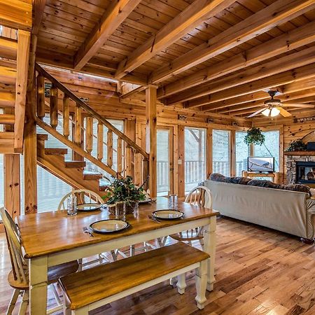 Secret Romance, 2 Bedrooms, Sleeps 8, Pool Table, Hot Tub, Arcade Gatlinburg Εξωτερικό φωτογραφία