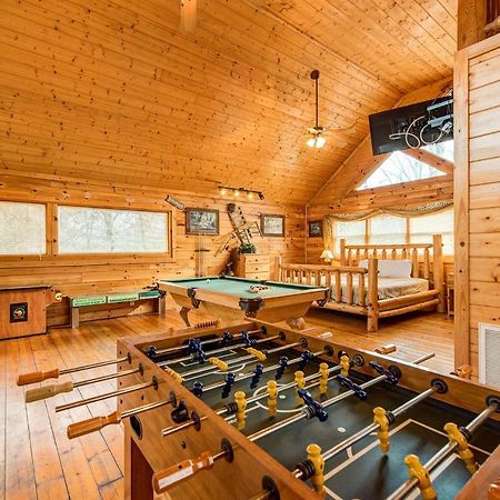 Secret Romance, 2 Bedrooms, Sleeps 8, Pool Table, Hot Tub, Arcade Gatlinburg Εξωτερικό φωτογραφία