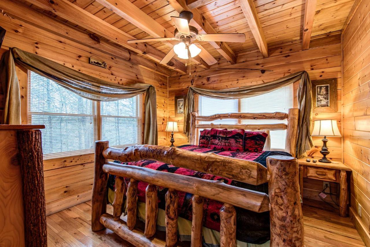 Secret Romance, 2 Bedrooms, Sleeps 8, Pool Table, Hot Tub, Arcade Gatlinburg Εξωτερικό φωτογραφία