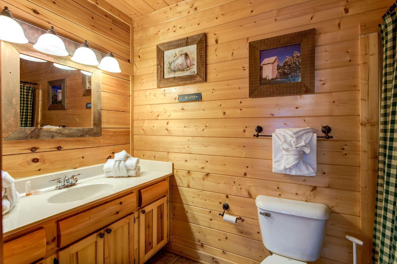 Secret Romance, 2 Bedrooms, Sleeps 8, Pool Table, Hot Tub, Arcade Gatlinburg Εξωτερικό φωτογραφία