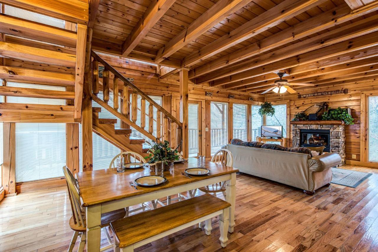 Secret Romance, 2 Bedrooms, Sleeps 8, Pool Table, Hot Tub, Arcade Gatlinburg Εξωτερικό φωτογραφία