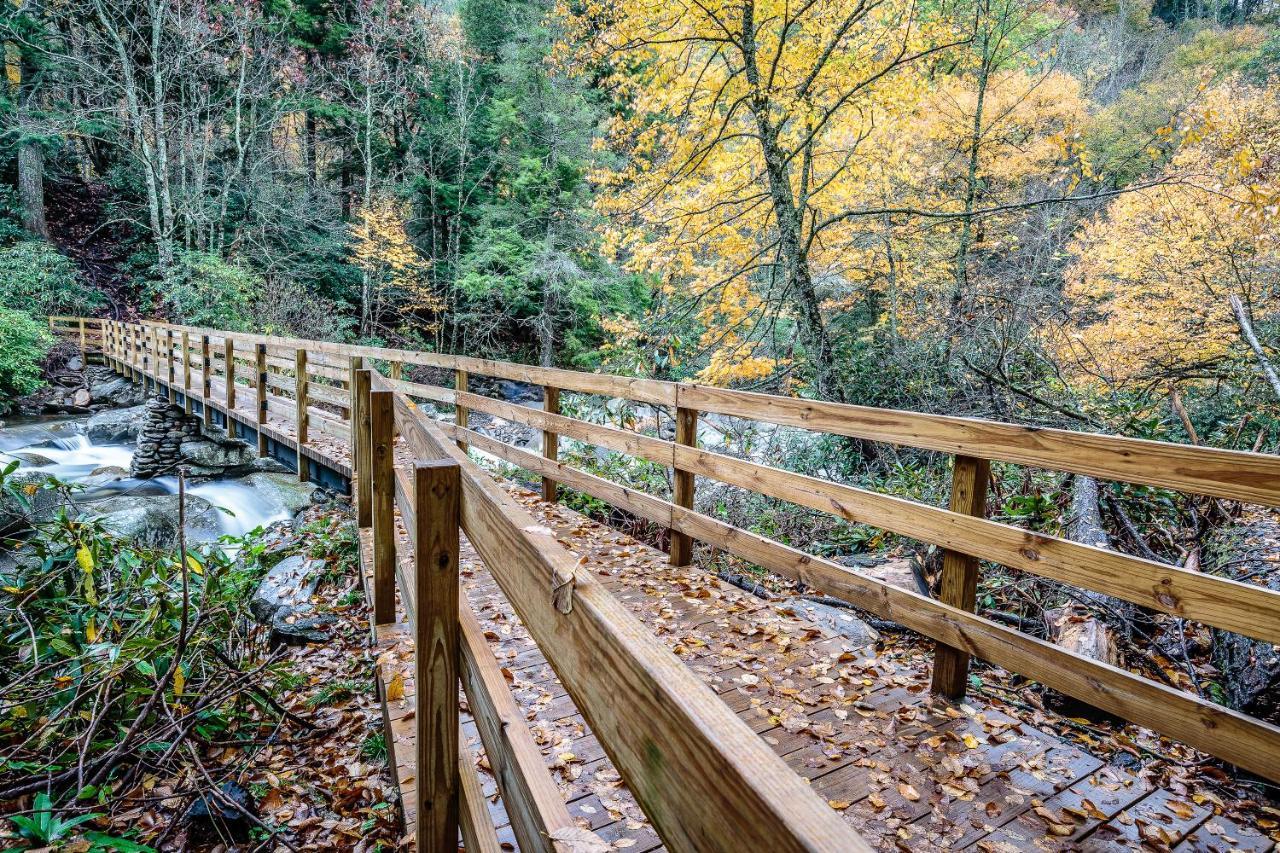 Secret Romance, 2 Bedrooms, Sleeps 8, Pool Table, Hot Tub, Arcade Gatlinburg Εξωτερικό φωτογραφία