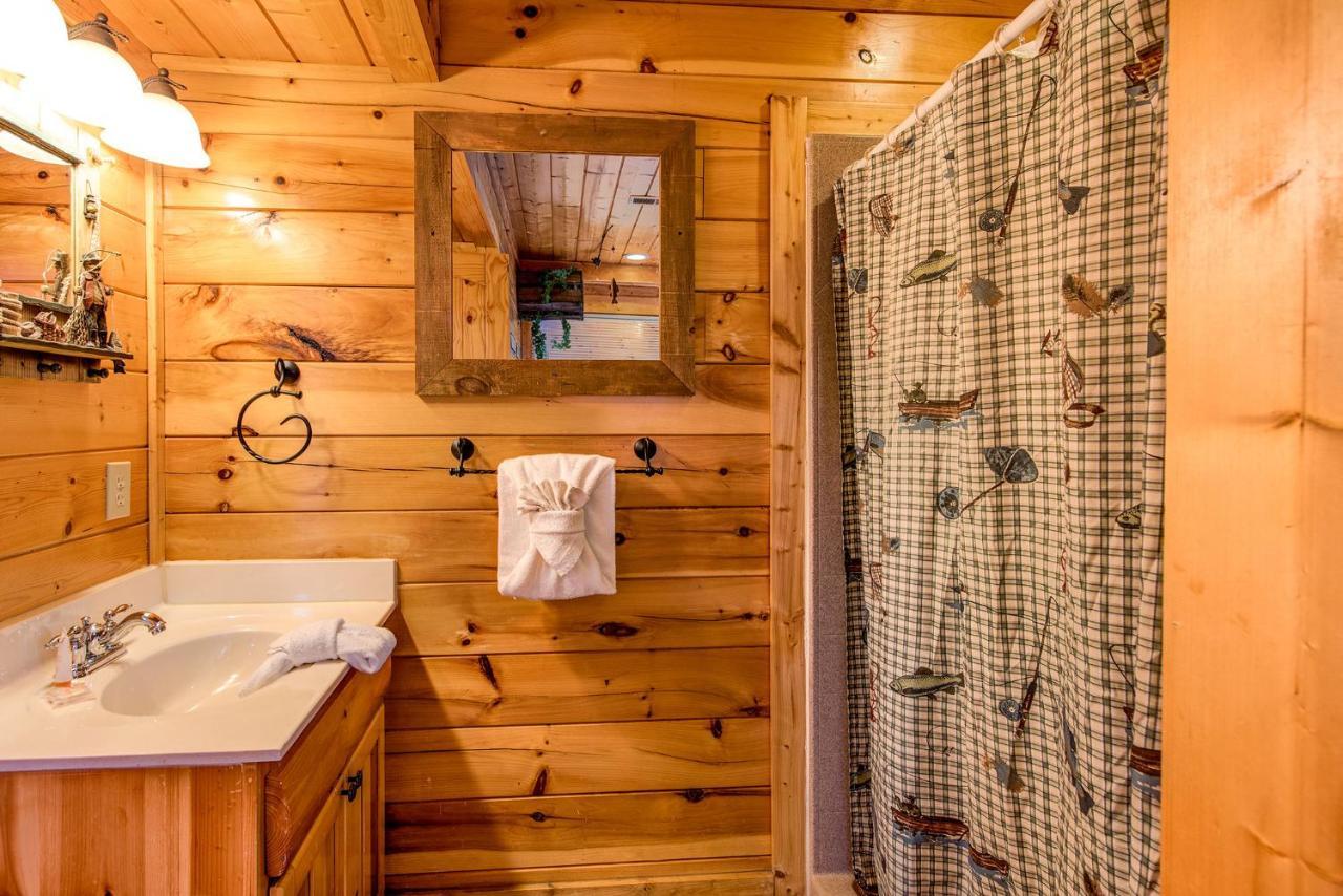 Secret Romance, 2 Bedrooms, Sleeps 8, Pool Table, Hot Tub, Arcade Gatlinburg Εξωτερικό φωτογραφία