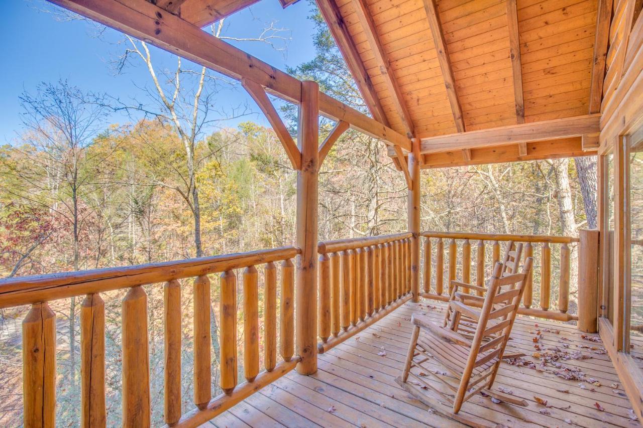 Secret Romance, 2 Bedrooms, Sleeps 8, Pool Table, Hot Tub, Arcade Gatlinburg Εξωτερικό φωτογραφία